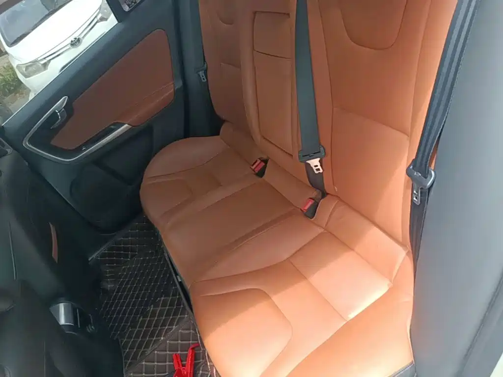 Volvo S60 — фото 17