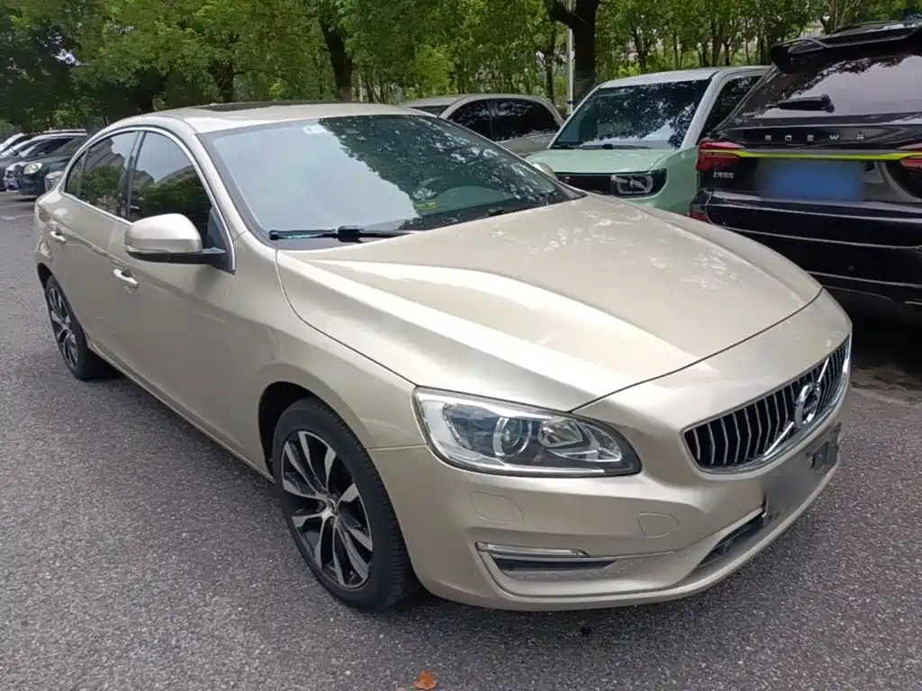 Volvo S60 — фото 4