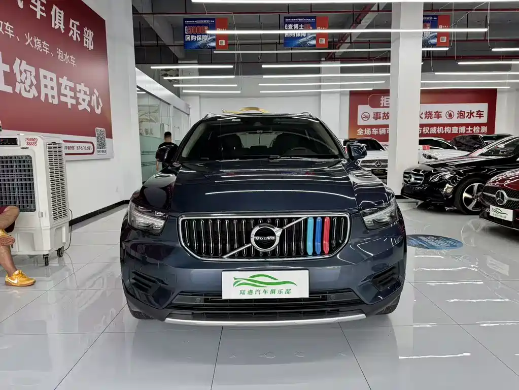 Volvo XC40 — фото 2