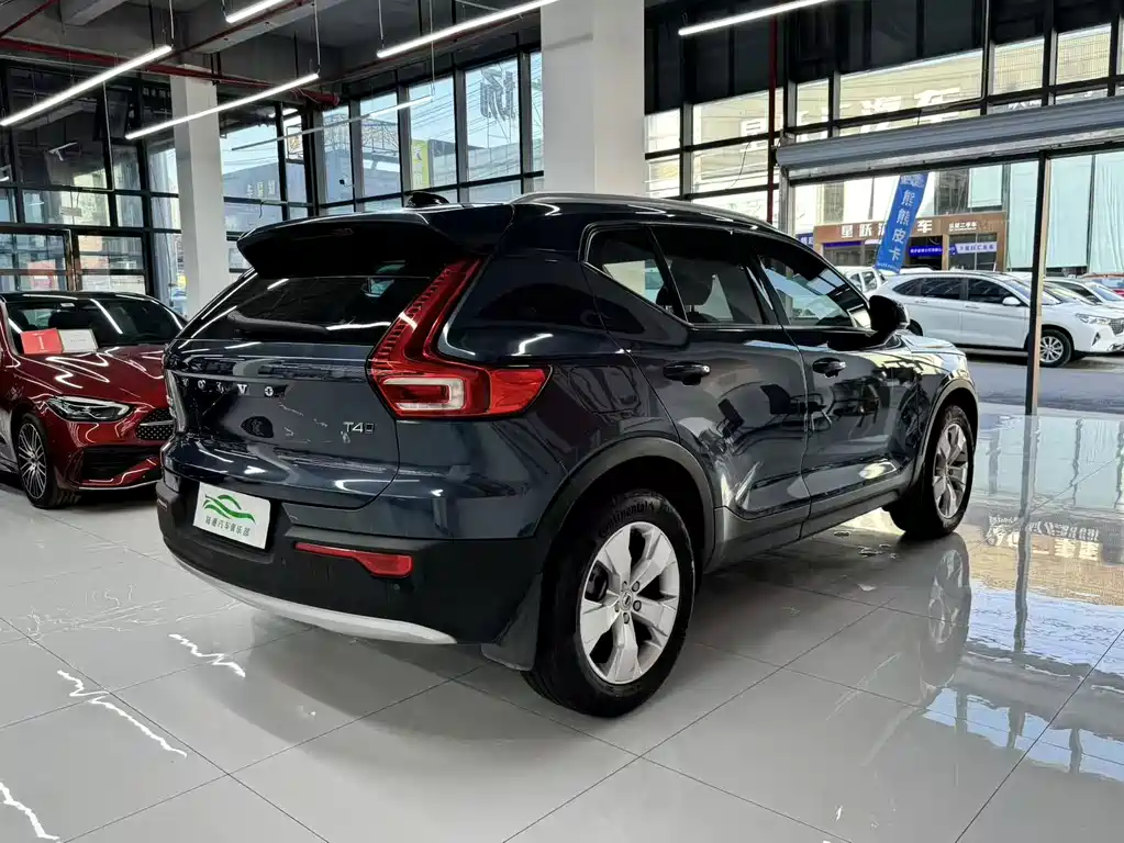 Volvo XC40 — фото 15