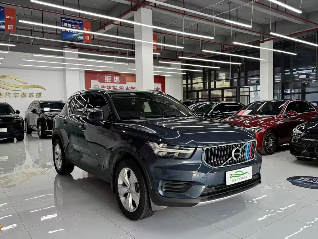 Volvo XC40 — фото 3