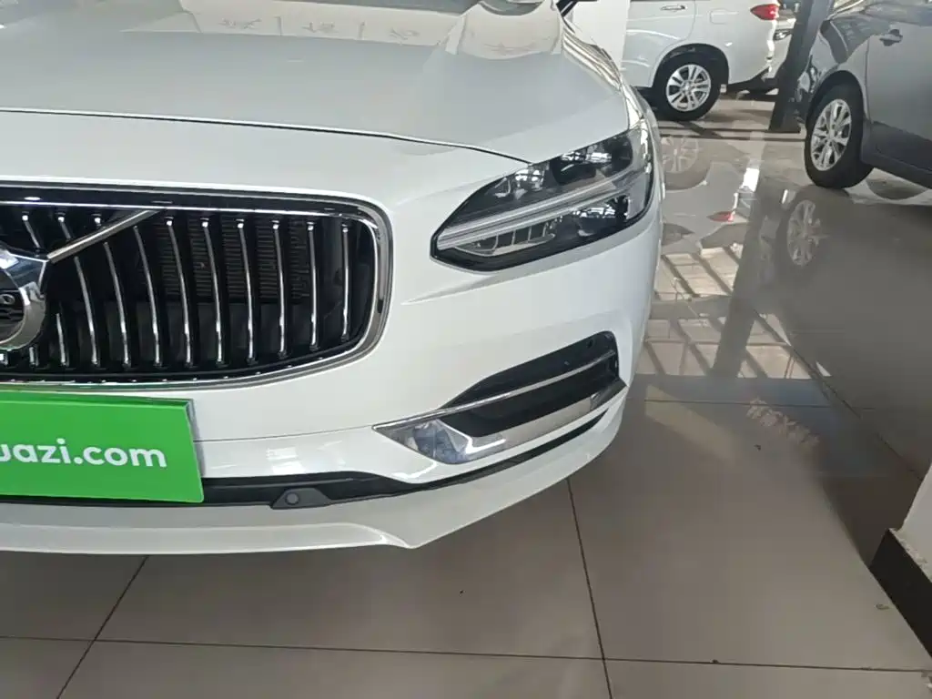 Volvo S90 — фото 24