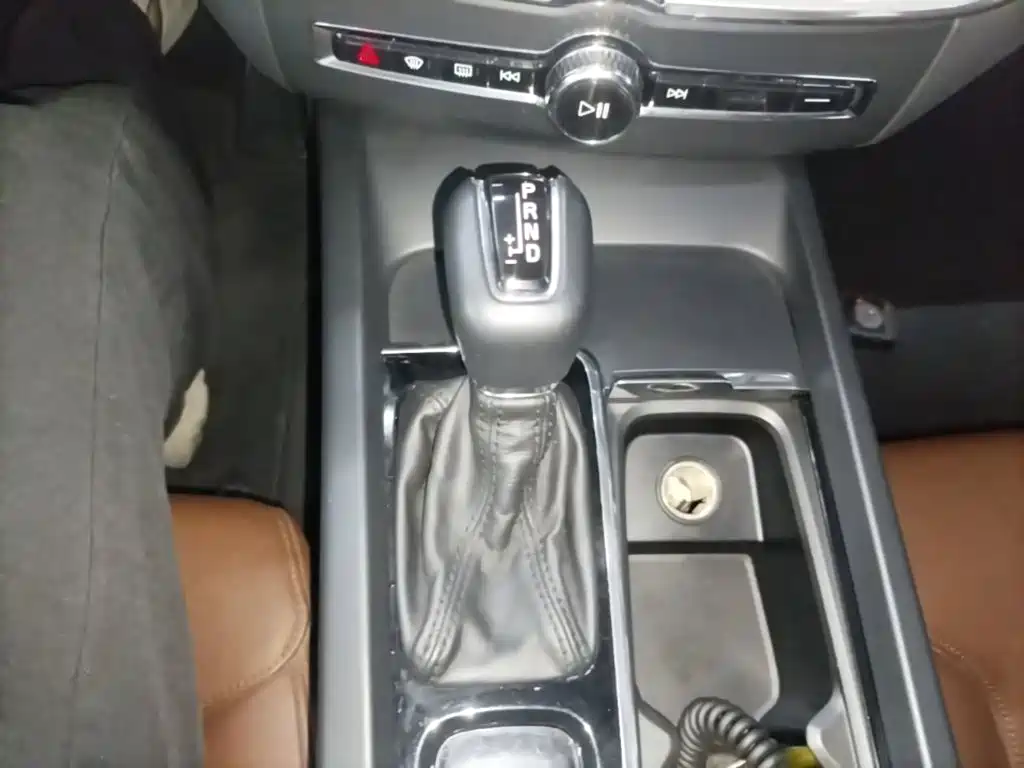 Volvo XC60 — фото 14