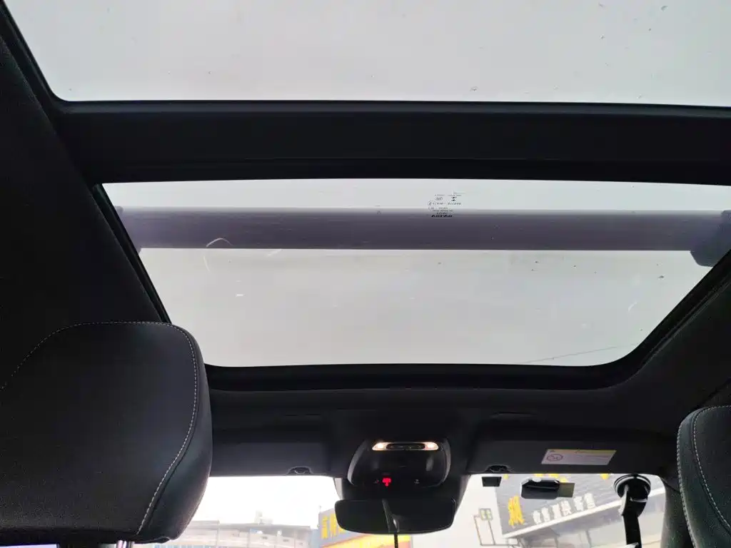 Volvo XC40 — фото 14
