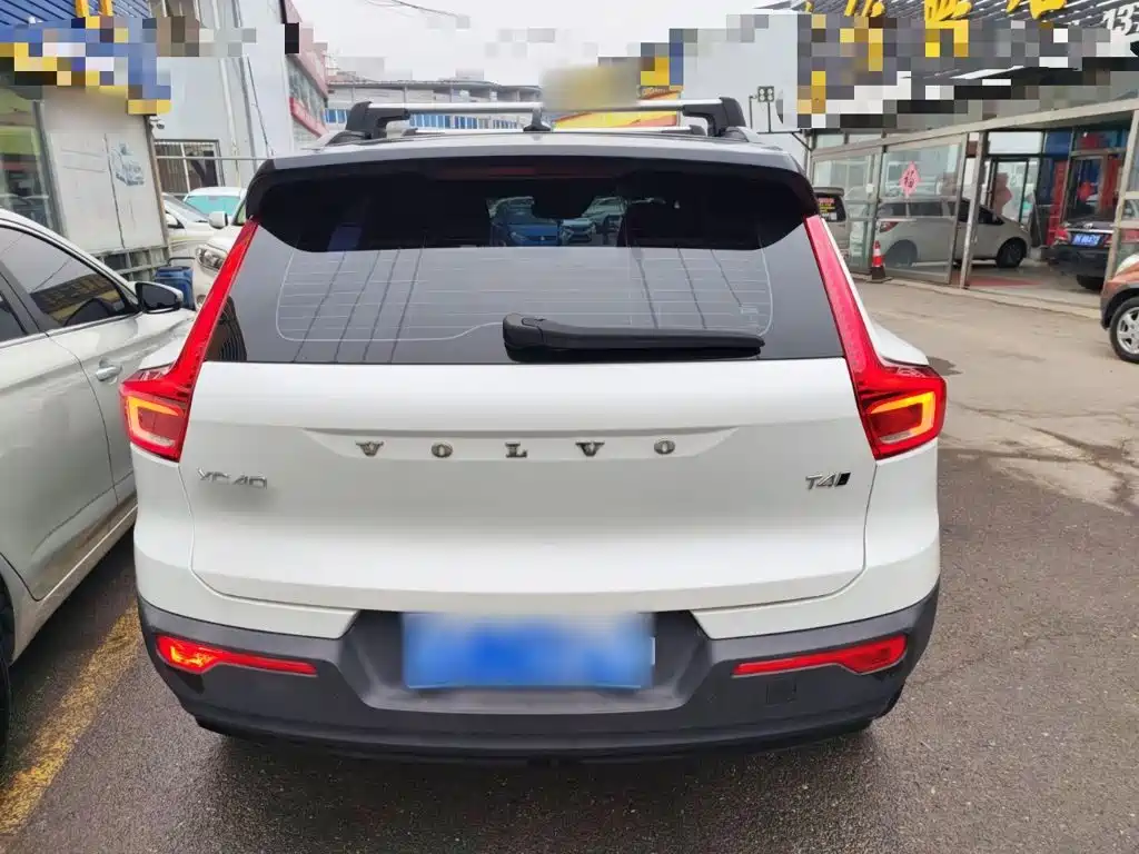 Volvo XC40 — фото 4