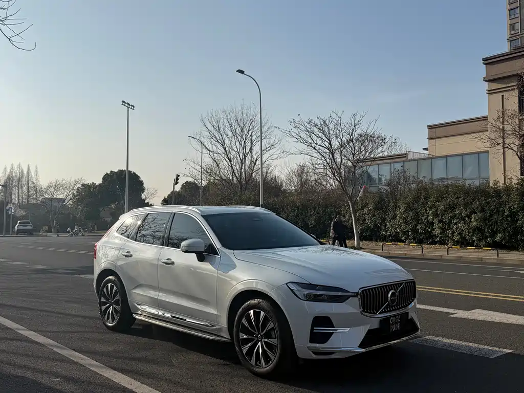 Volvo XC60 — фото 2