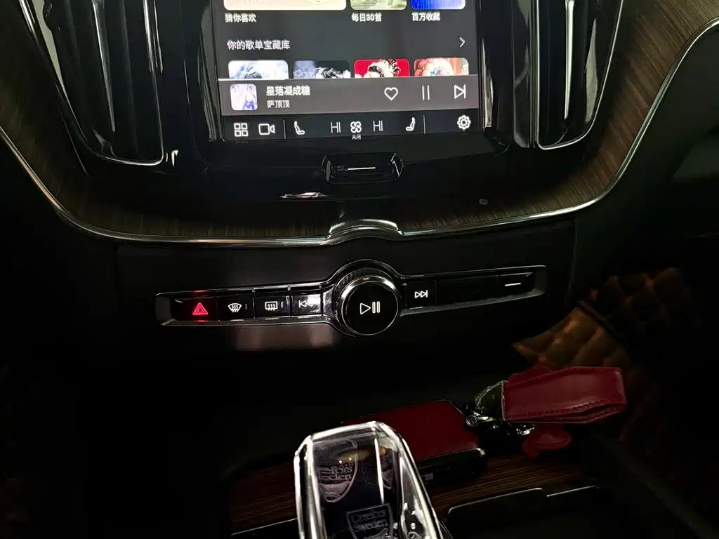 Volvo XC60 — фото 14