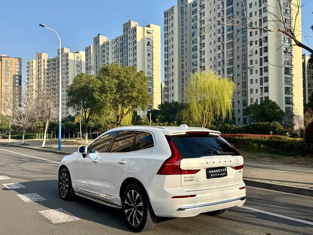Volvo XC60 — фото 7