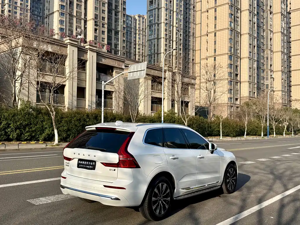 Volvo XC60 — фото 9