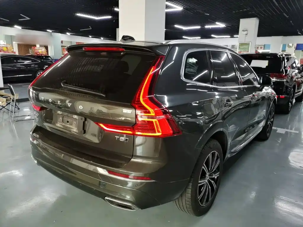 Volvo XC60 — фото 7