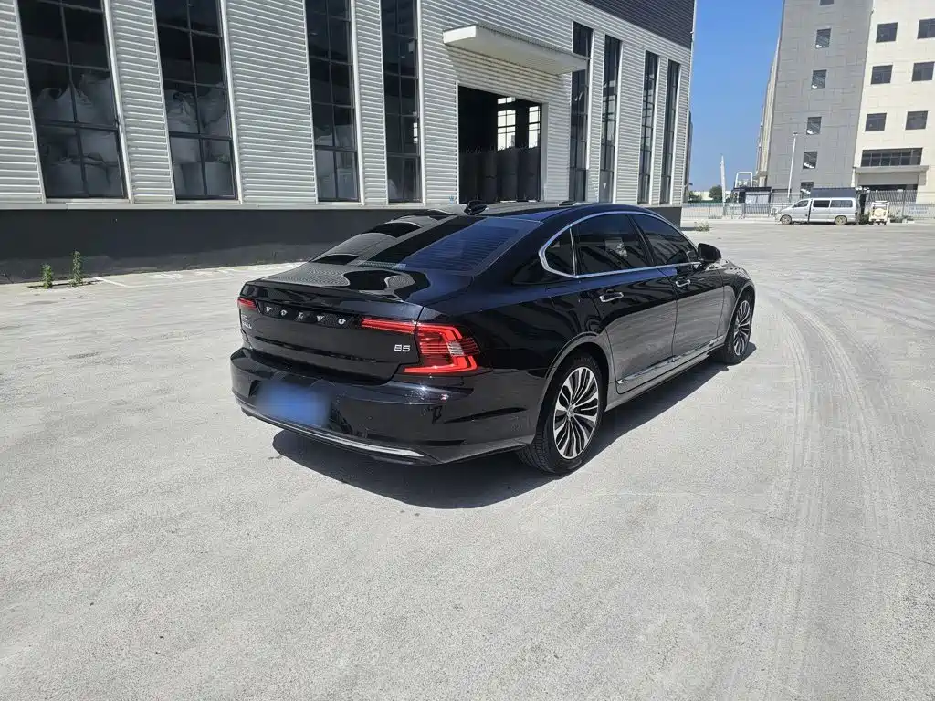 Volvo S90 — фото 24