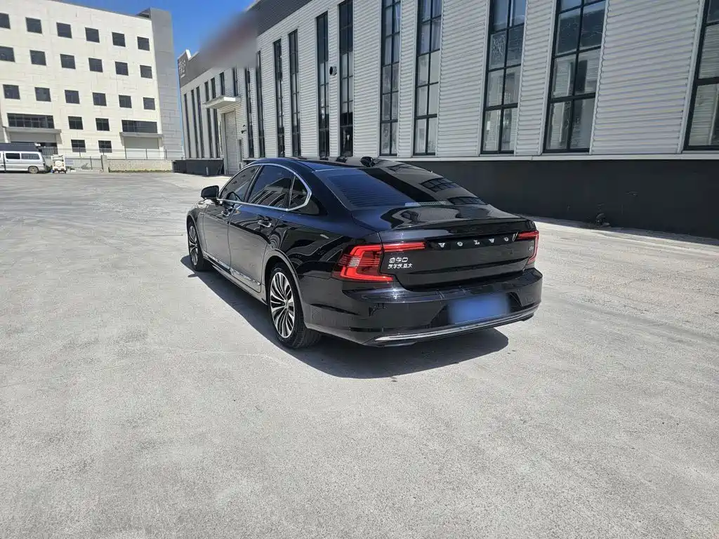Volvo S90 — фото 25