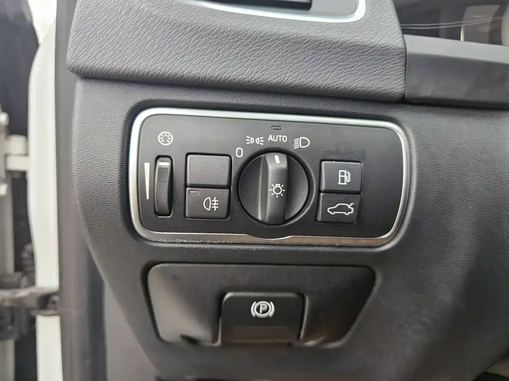 Volvo S60 — фото 13