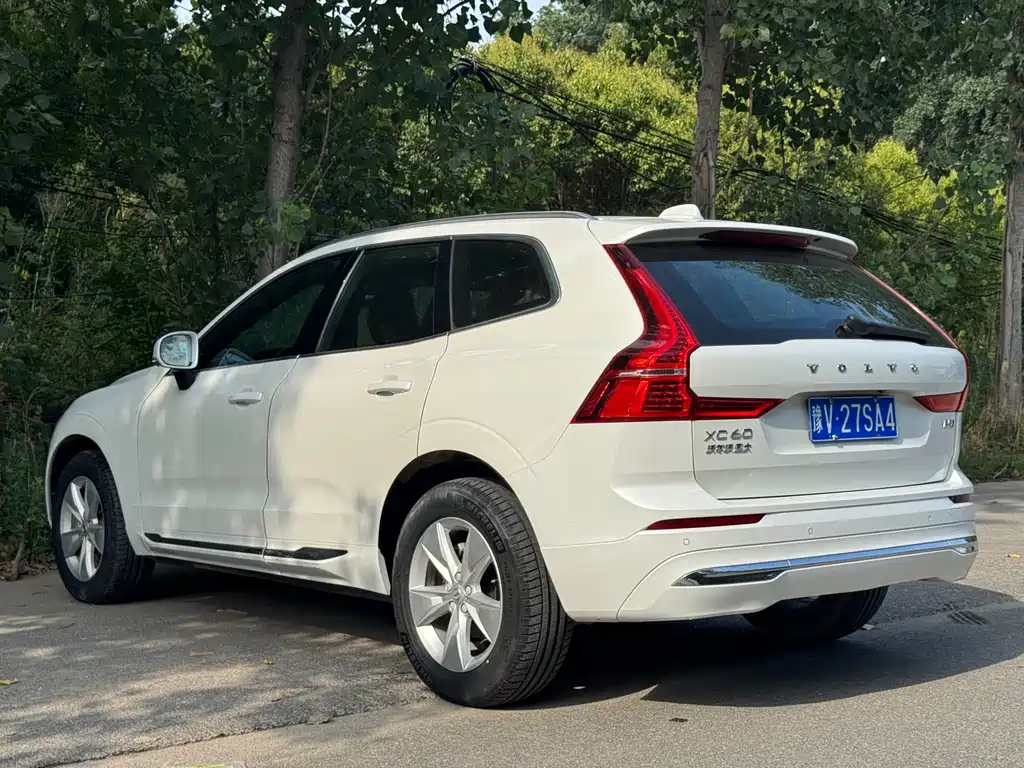 Volvo XC60 — фото 10