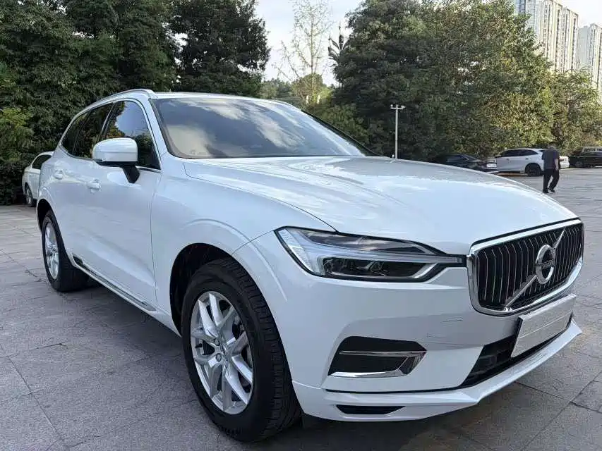 Volvo XC60 — фото 3