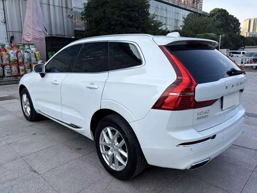 Volvo XC60 — фото 9