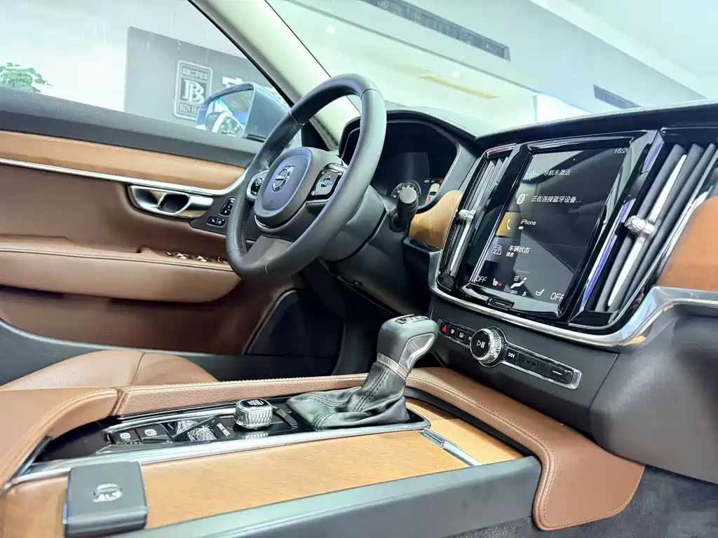 Volvo S90 — фото 9