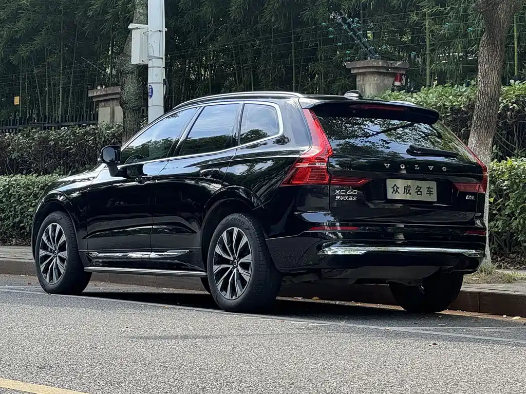 Volvo XC60 — фото 4