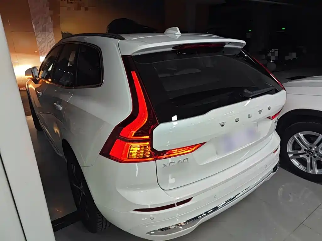Volvo XC60 — фото 23