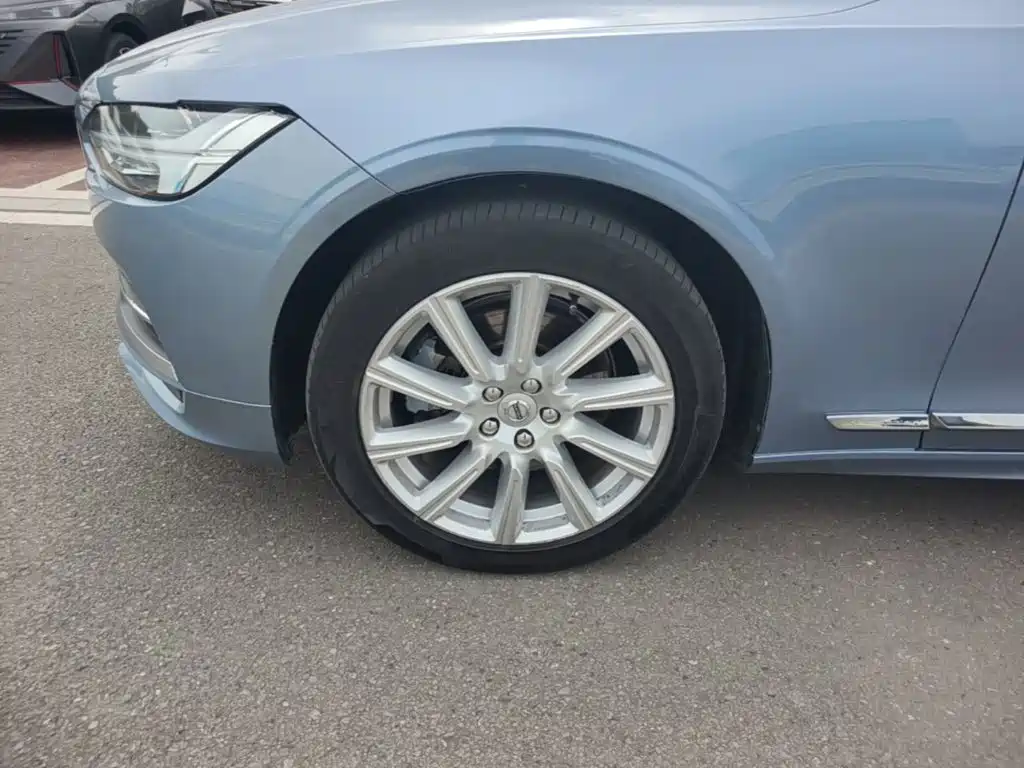 Volvo S90 — фото 23