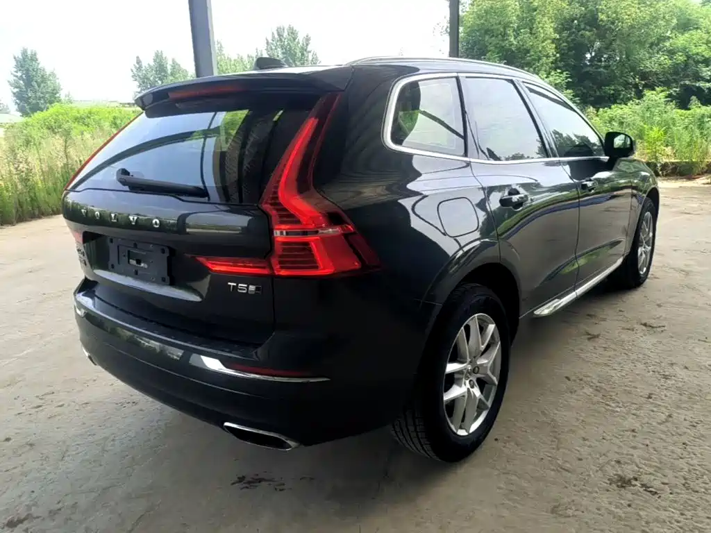 Volvo XC60 — фото 7