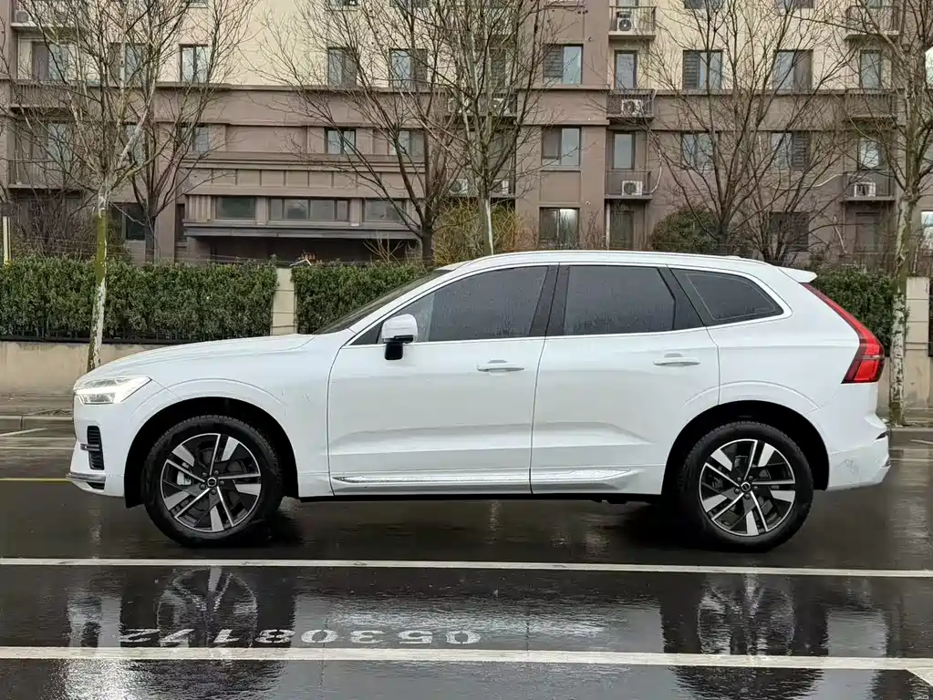 Volvo XC60 — фото 3
