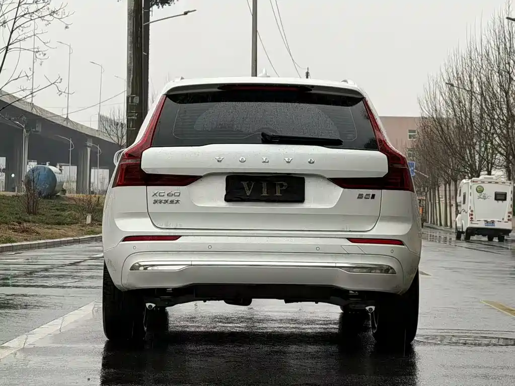 Volvo XC60 — фото 5