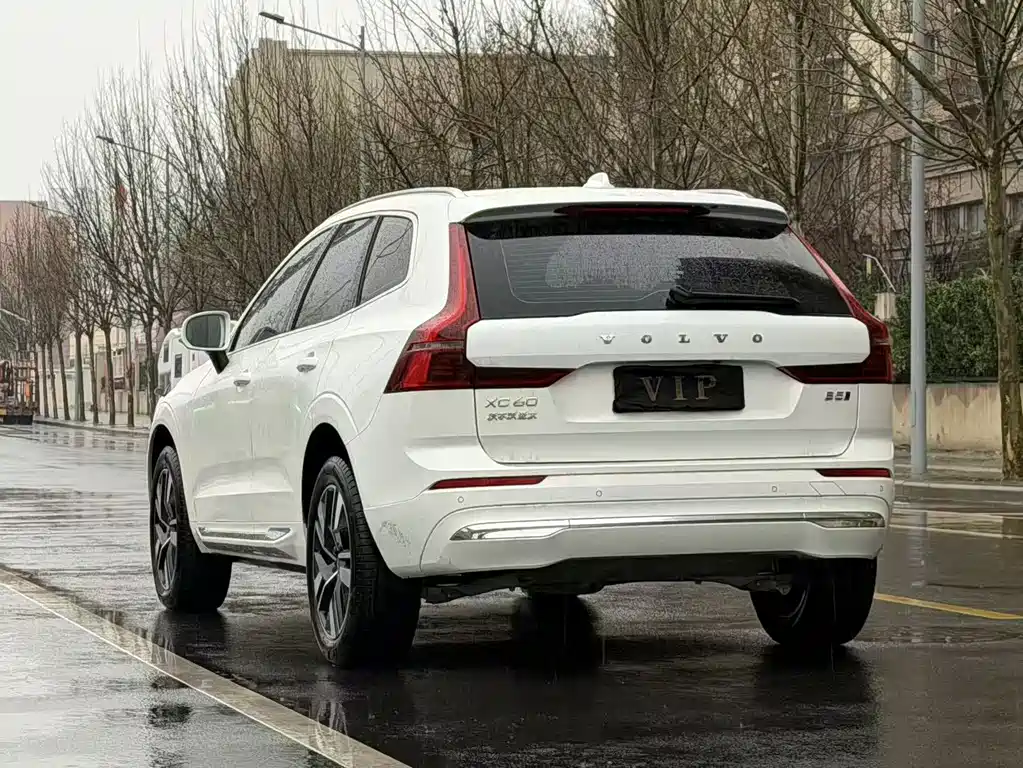 Volvo XC60 — фото 6