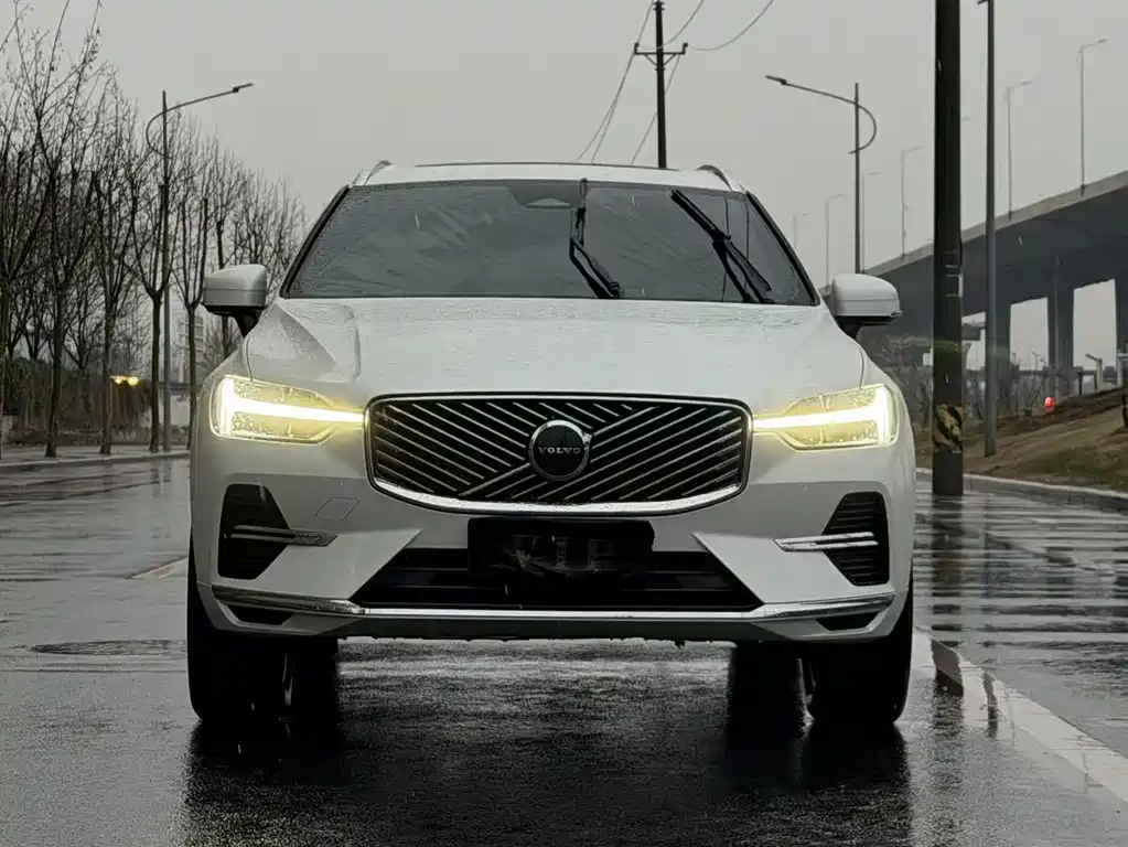 Volvo XC60 — фото 10