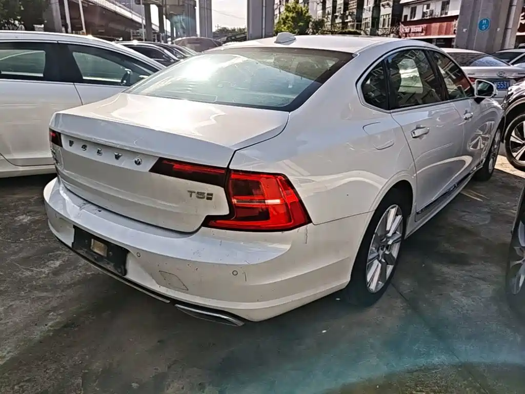 Volvo S90 — фото 7