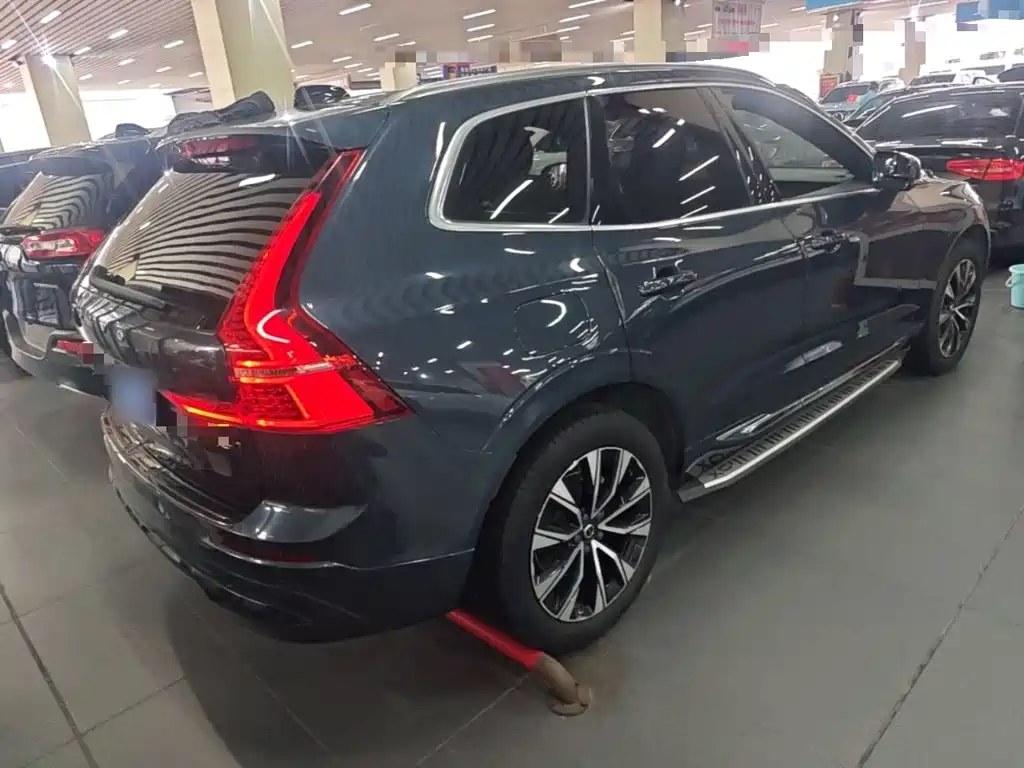 Volvo XC60 — фото 7