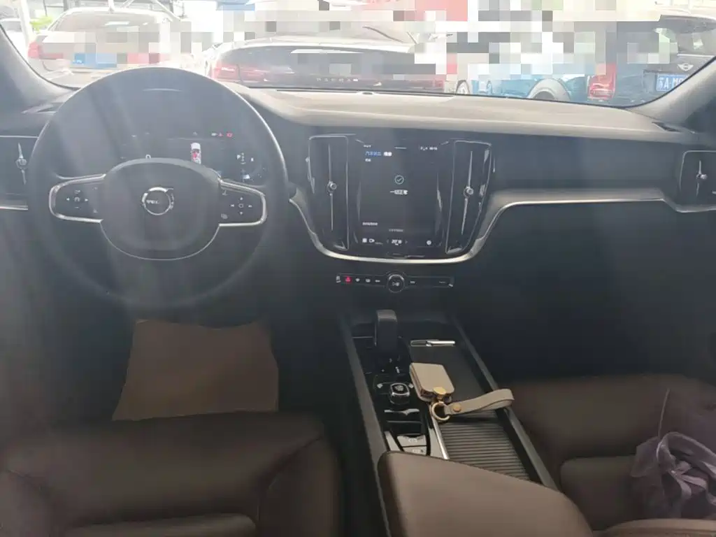 Volvo S60 — фото 10