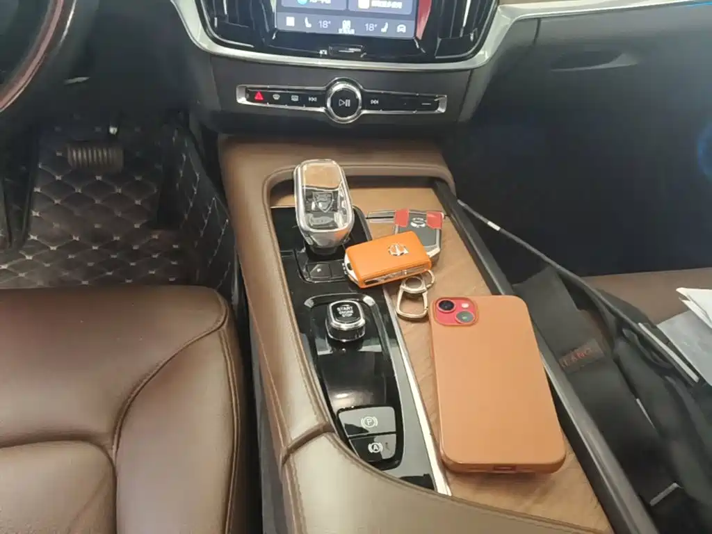 Volvo S90 — фото 14