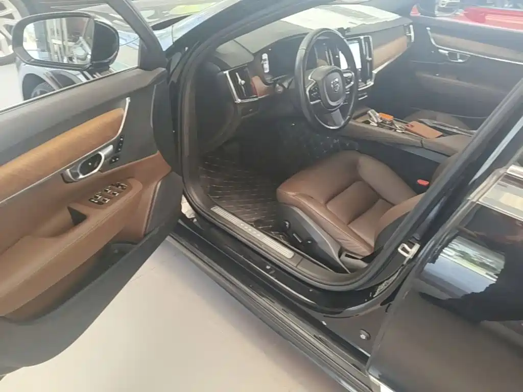 Volvo S90 — фото 16