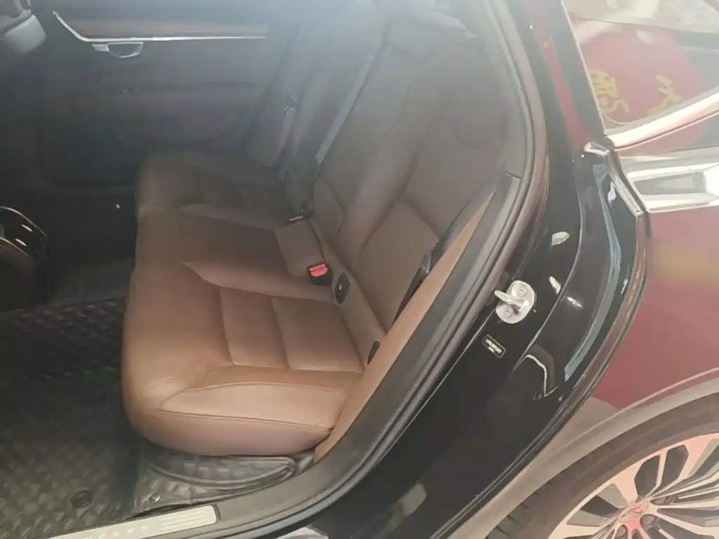 Volvo S90 — фото 17