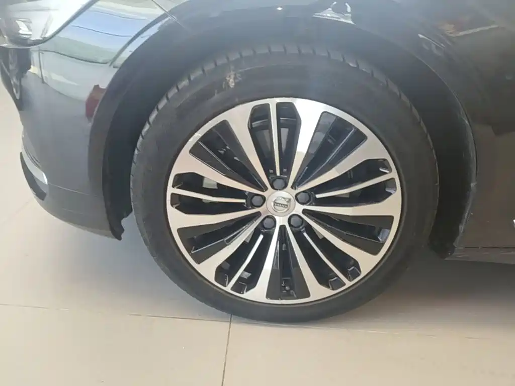 Volvo S90 — фото 23