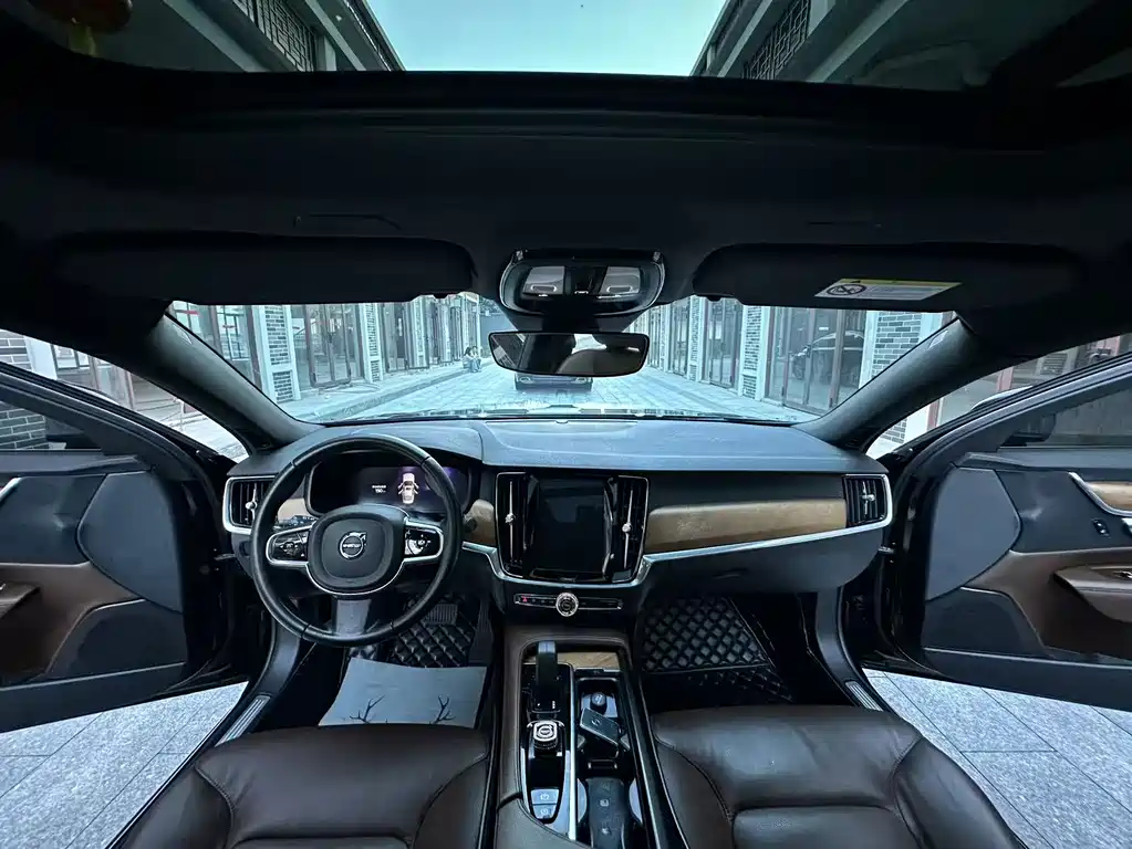 Volvo S90 — фото 11