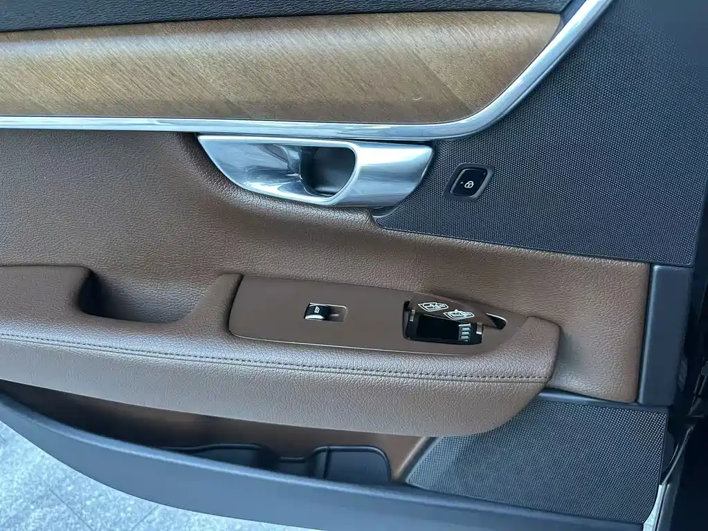 Volvo S90 — фото 18