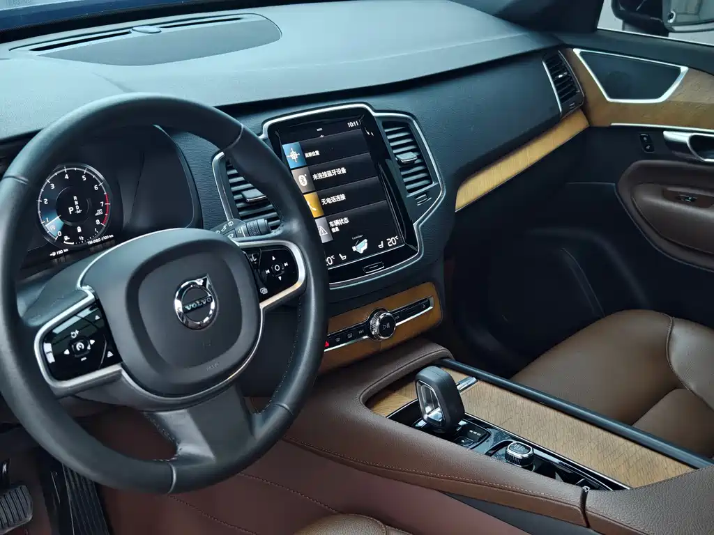 Volvo XC90 — фото 10