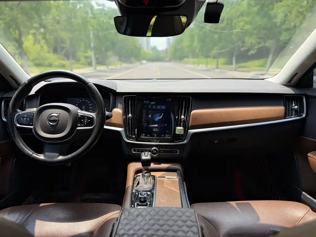 Volvo S90 — фото 11