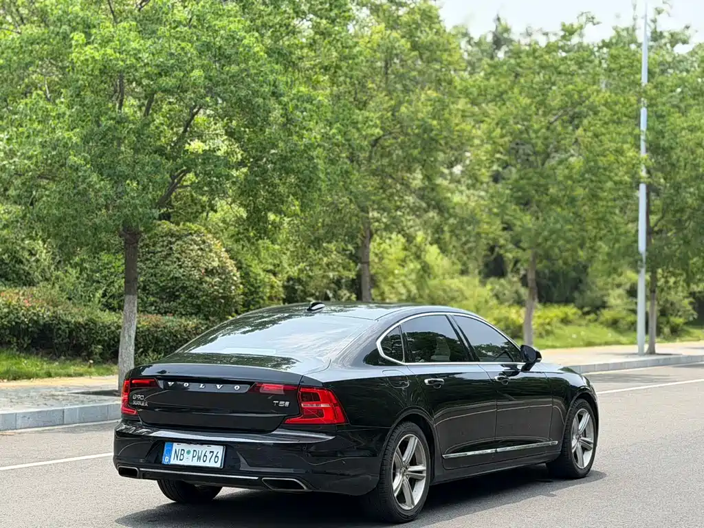 Volvo S90 — фото 14