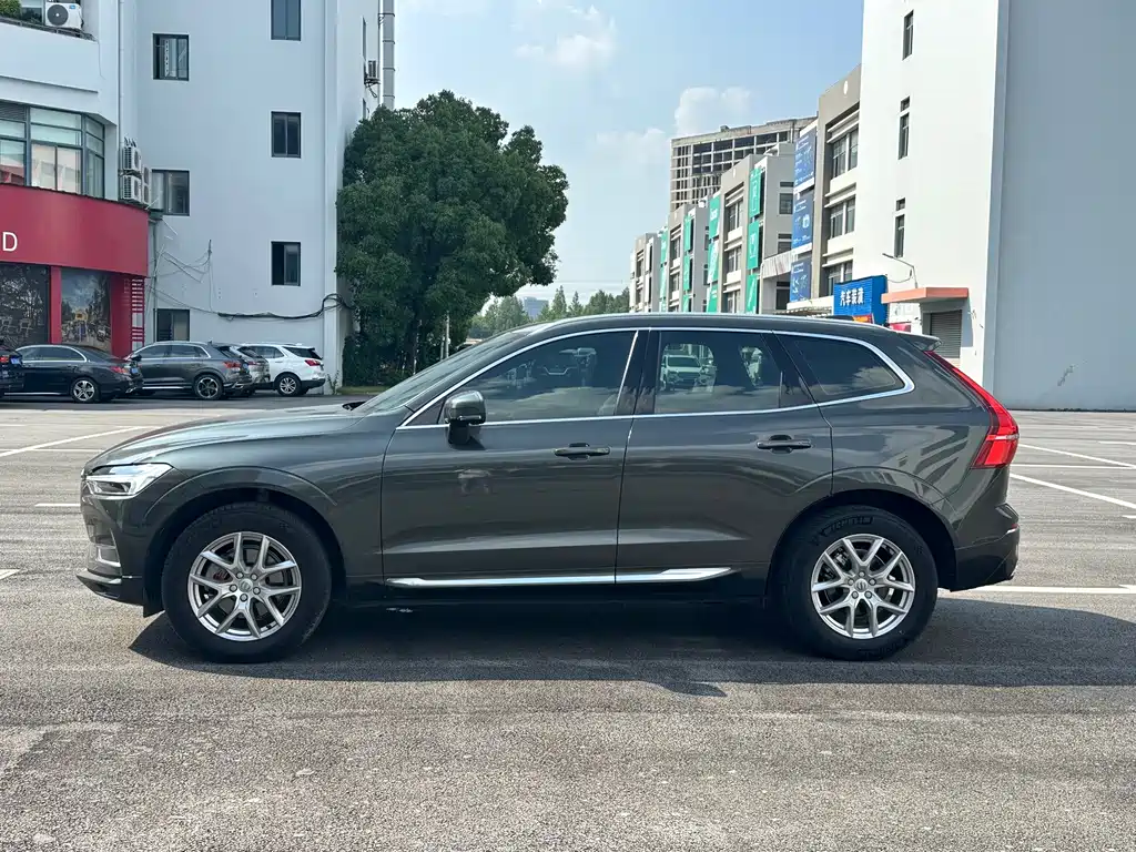 Volvo XC60 — фото 7