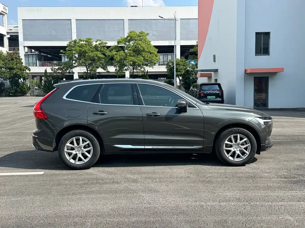 Volvo XC60 — фото 8