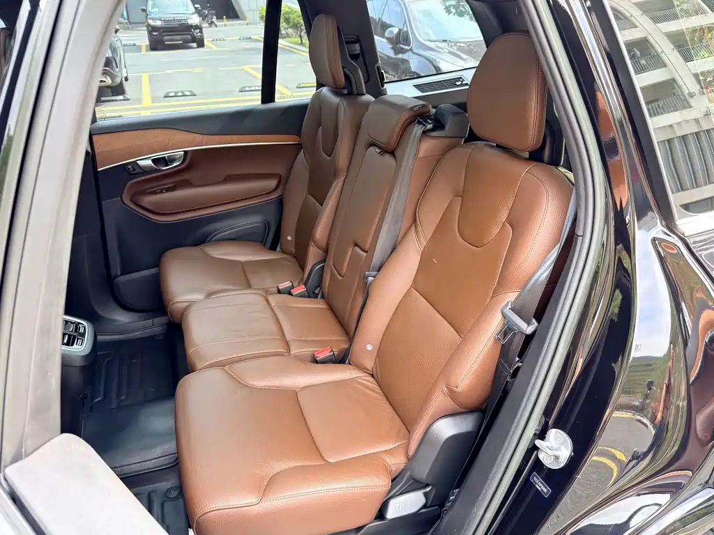 Volvo XC90 — фото 10