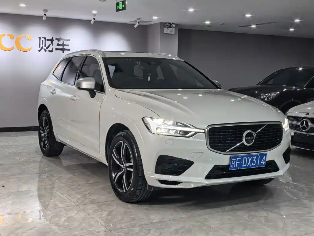 Volvo XC60 — фото 3