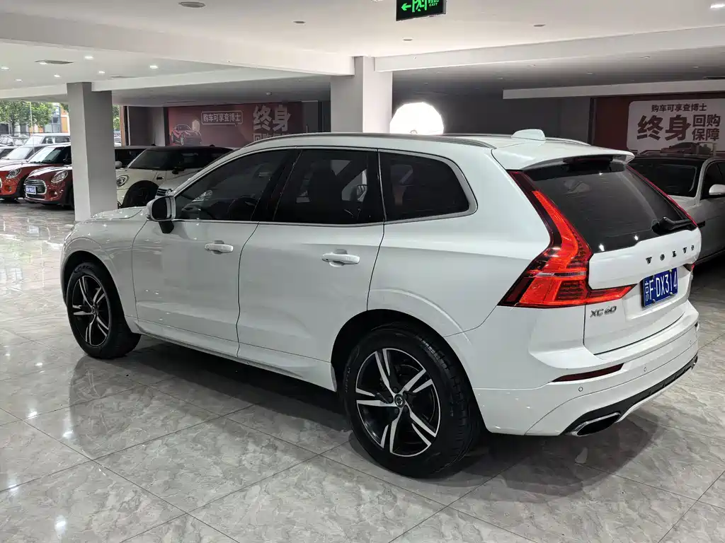 Volvo XC60 — фото 4