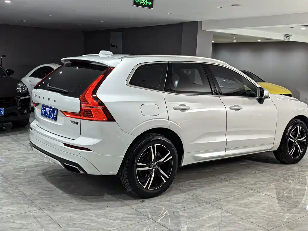 Volvo XC60 — фото 6