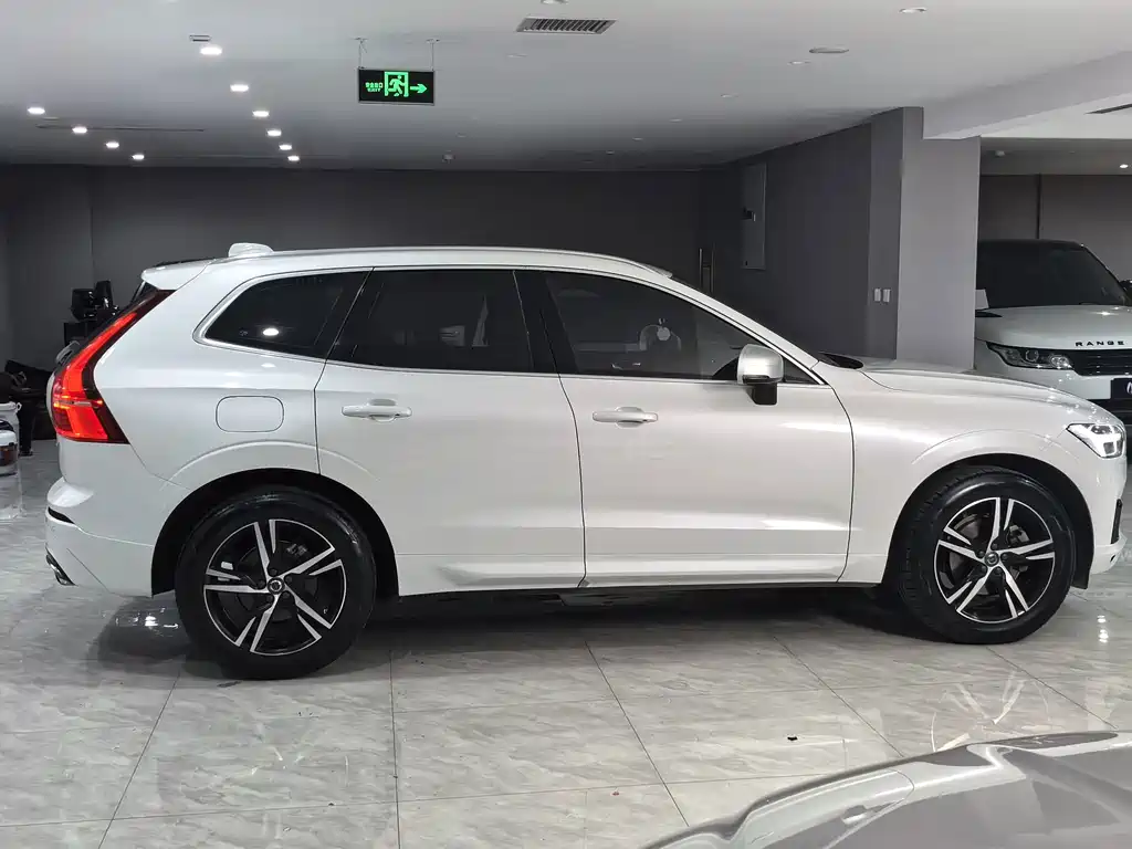 Volvo XC60 — фото 7