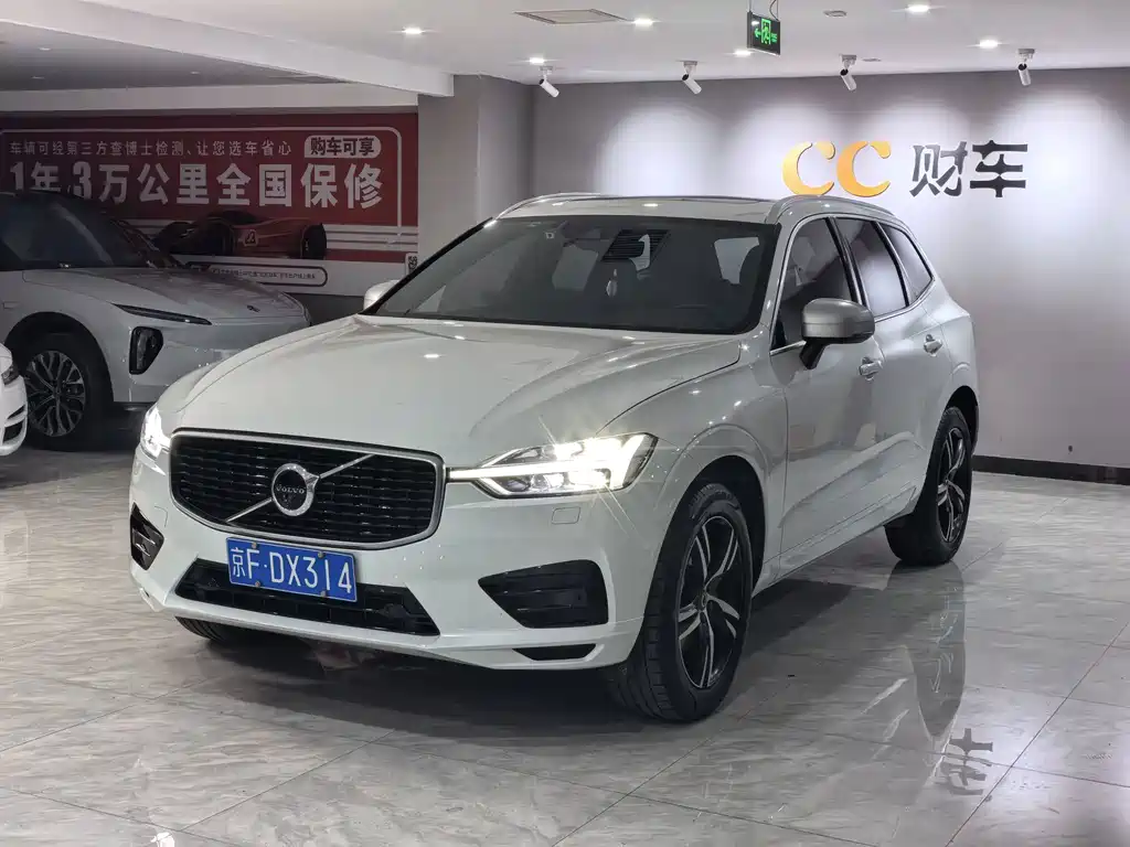 Volvo XC60 — фото 1