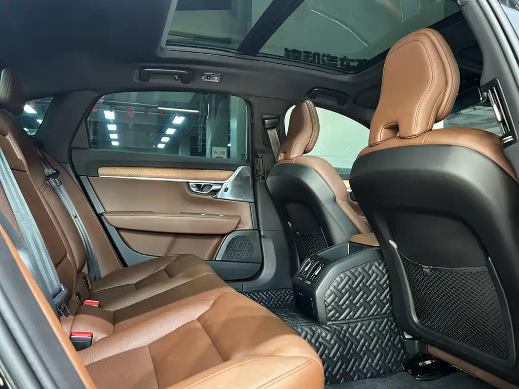 Volvo S90 — фото 10